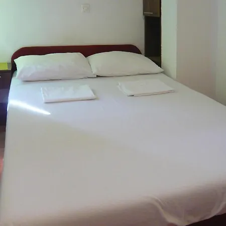 Casa de Férias Starigrad Bungalow Near Paklenica Park