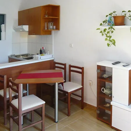 Casa de Férias Starigrad Bungalow Near Paklenica Park *