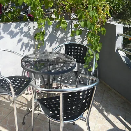 Starigrad Bungalow Near Paklenica Park Casa de Férias