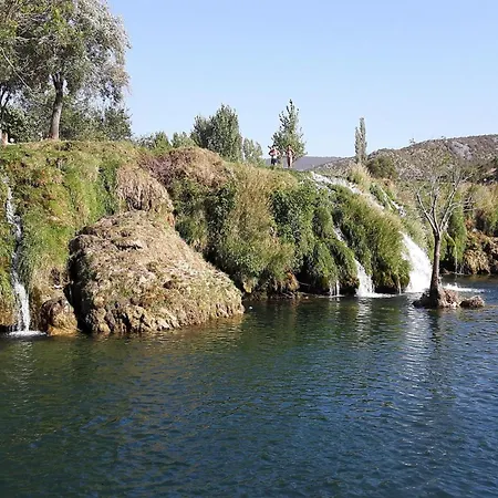 Starigrad Bungalow Near Paklenica Park Casa de Férias *