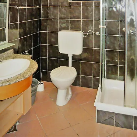 Starigrad Bungalow Near Paklenica Park Casa de Férias *